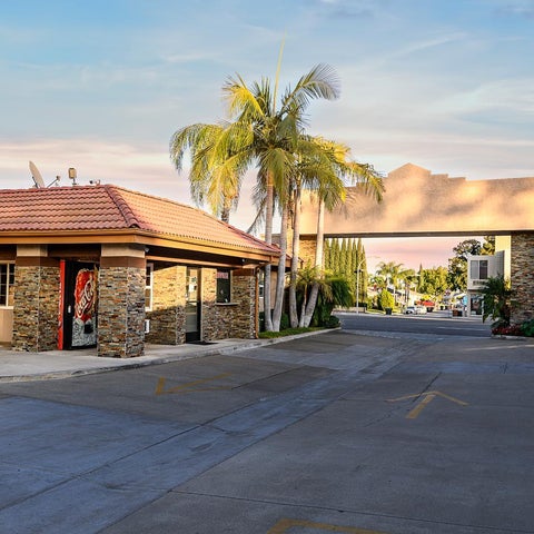 Image #1 of 5-Property Building