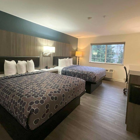 Image #1 of 5-Photo of the Whole Room